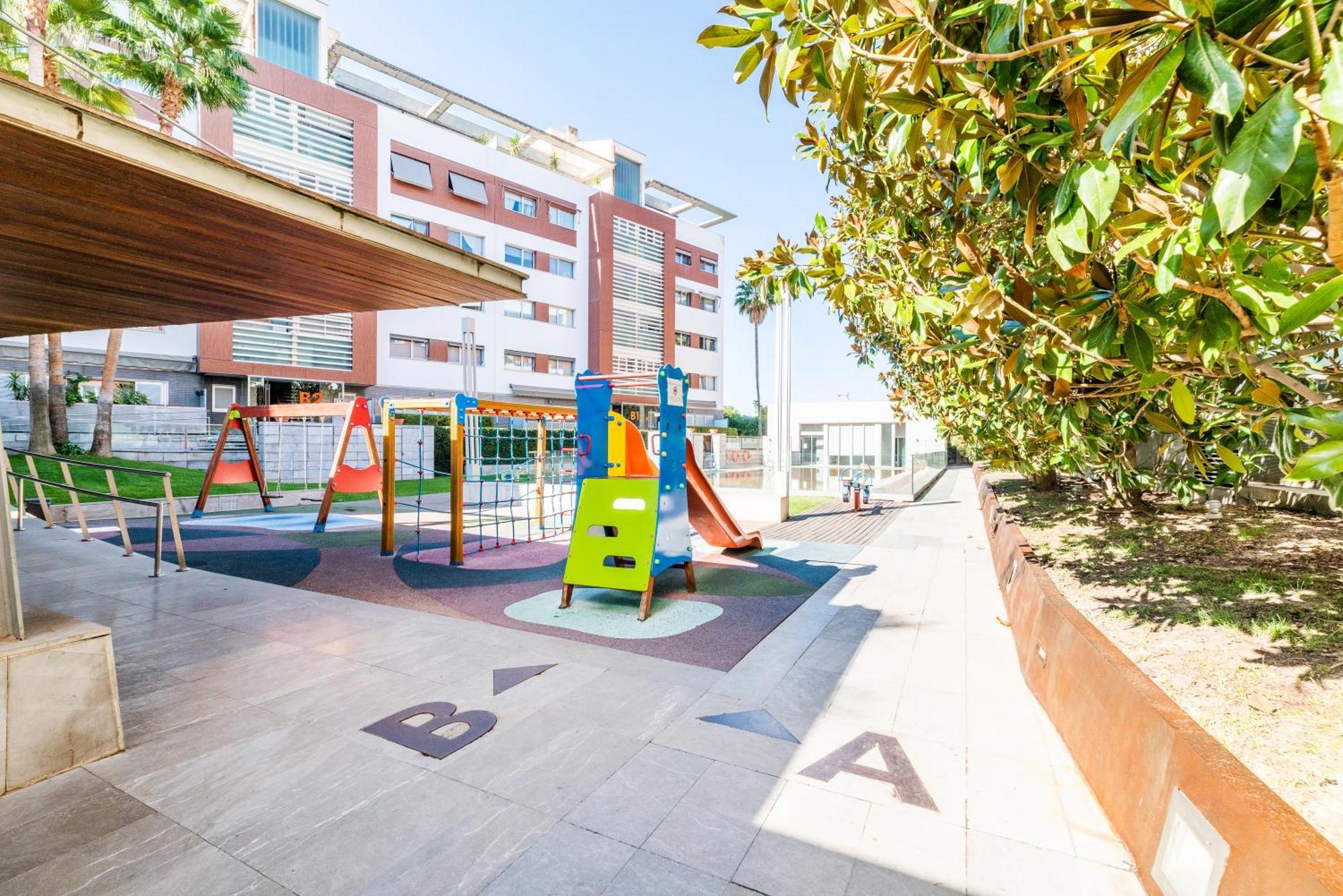 Tuguest Avenida De La Investigacion - Free Parking Apartment Granada Bagian luar foto
